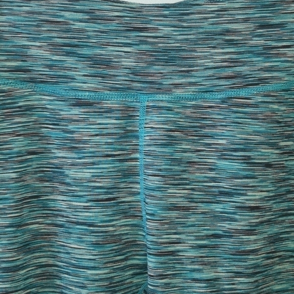 FABLETICS Leggings Capris Green Black Medium - Picture 3 of 4